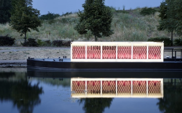 The Floating Cinema / Duggan Morris Architects